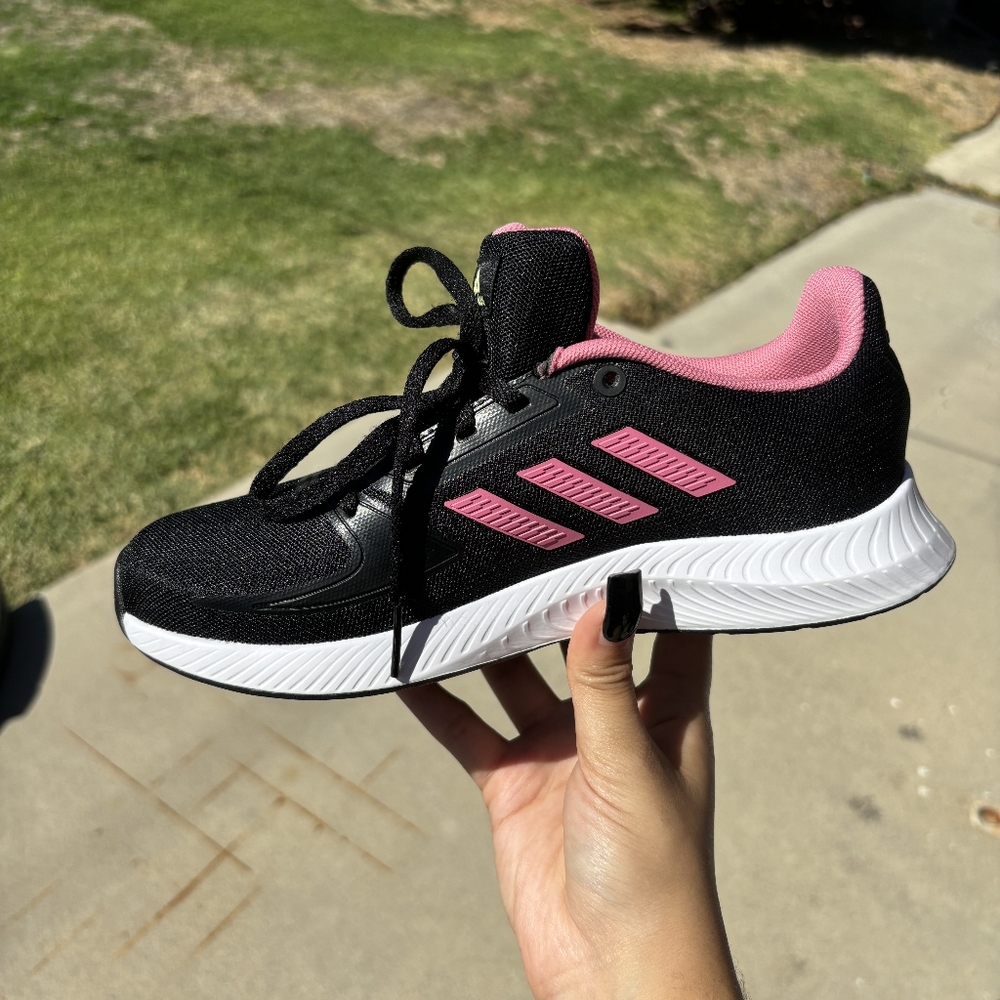 Adidas girl's size 5 Runfalcon 2.0 K black / pink brand new